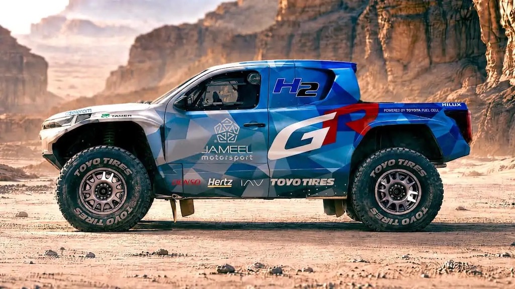 Toyota DKR GR FC Hilux hydro-anh-2.jpg