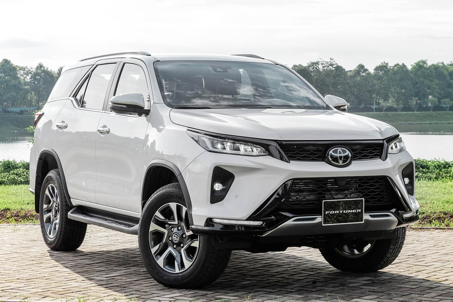 Toyota Fortuner.jpg