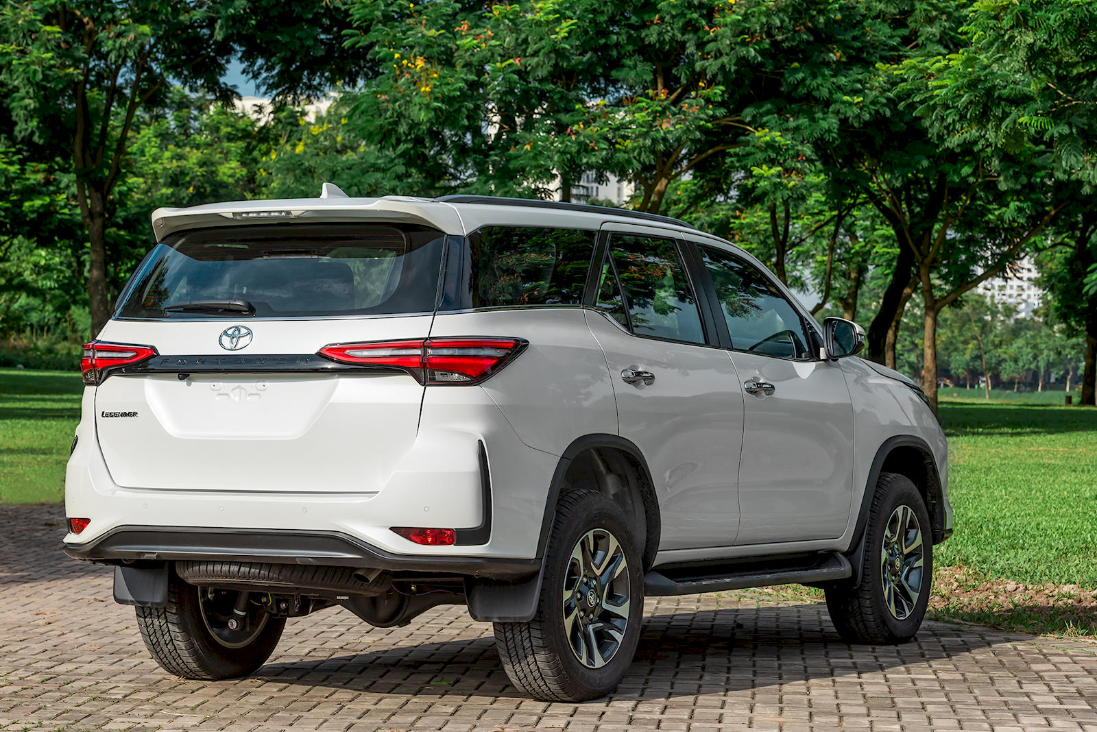 toyota-fortuner2022-03.jpg