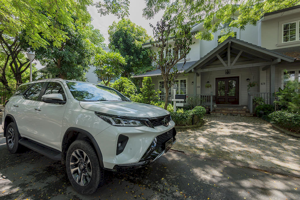 toyota-fortuner2022-04.jpg
