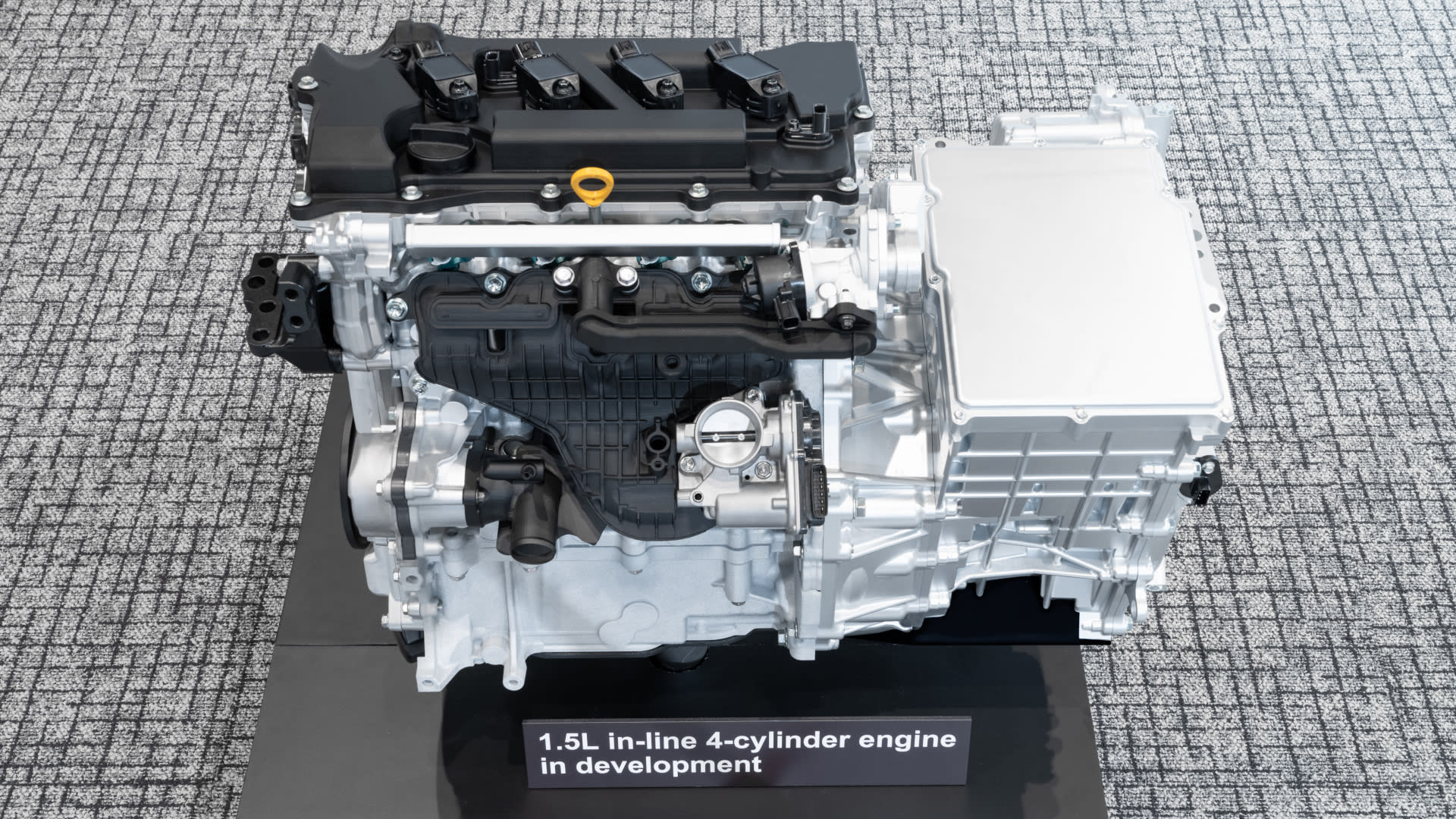 toyota-four-cylinder-engine-prototype-2-912895.jpg