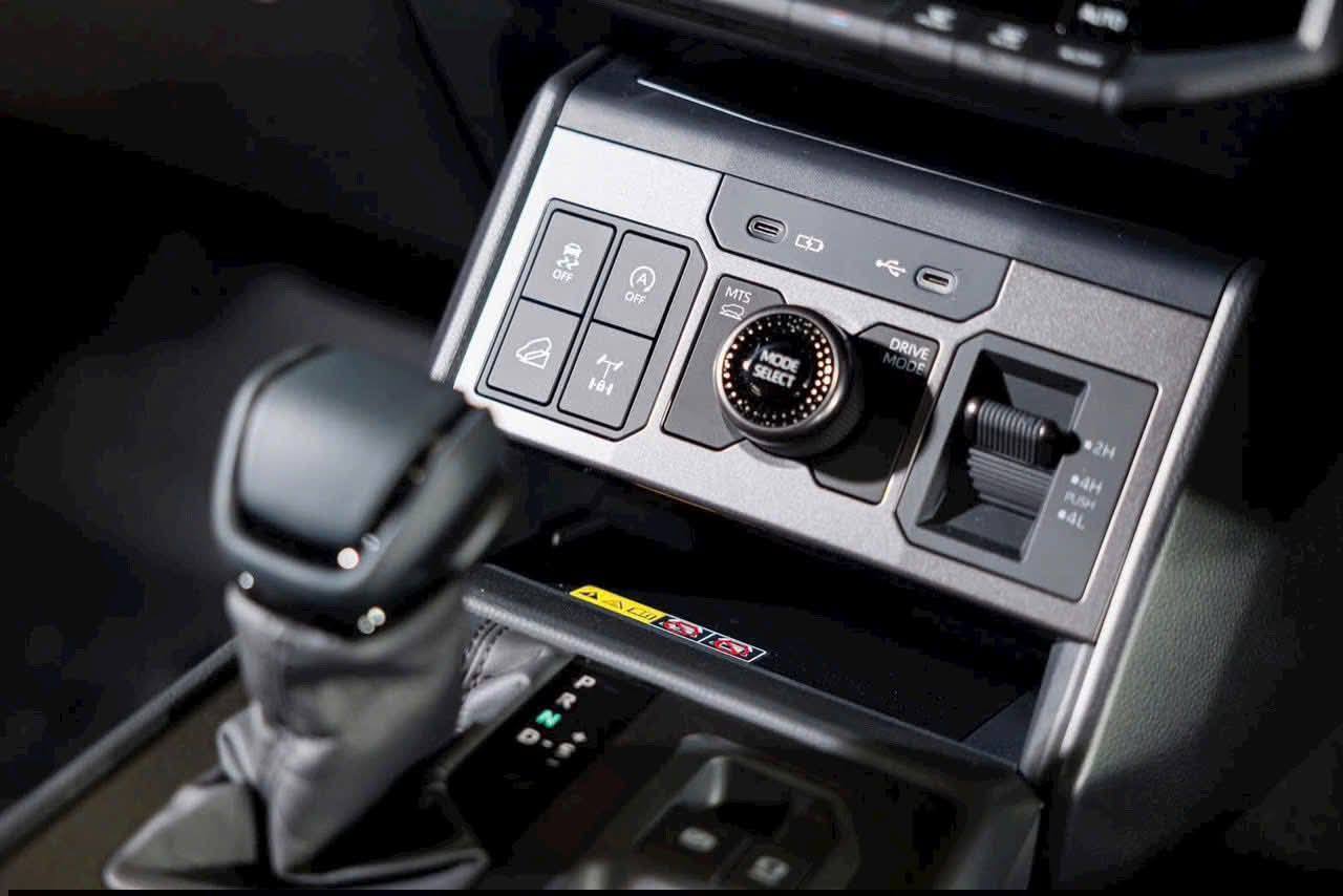 toyota-hilux-anh- (3).jpg