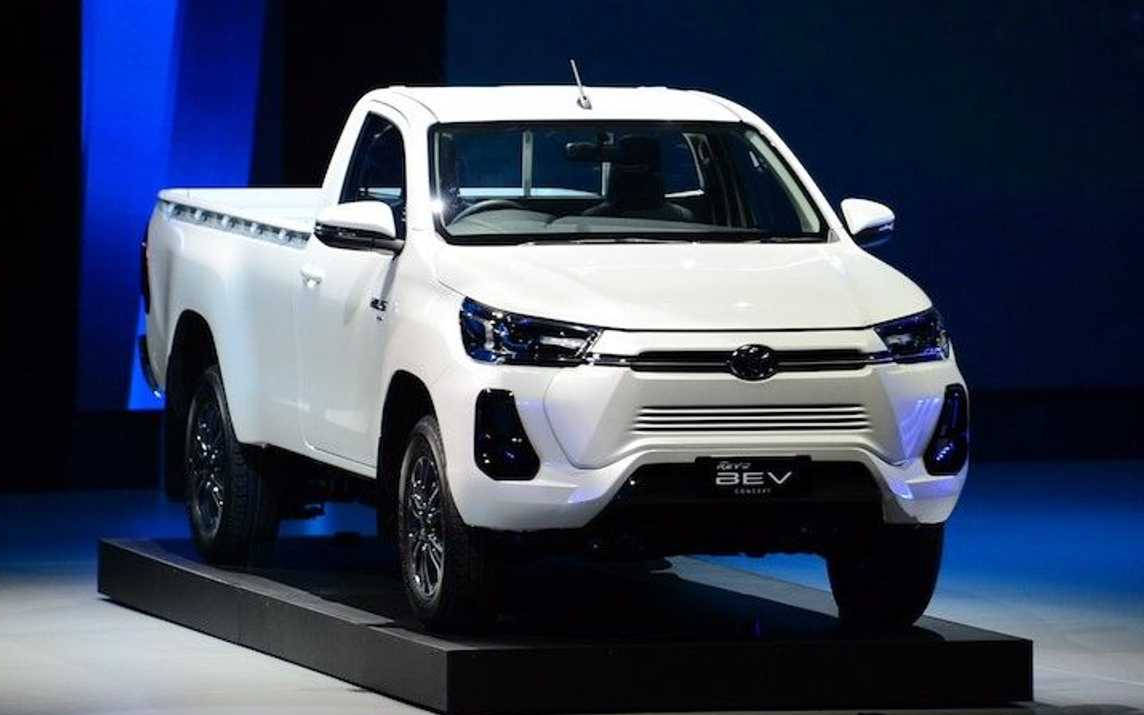 toyota-hilux-revo-bev-concept-03.jpg