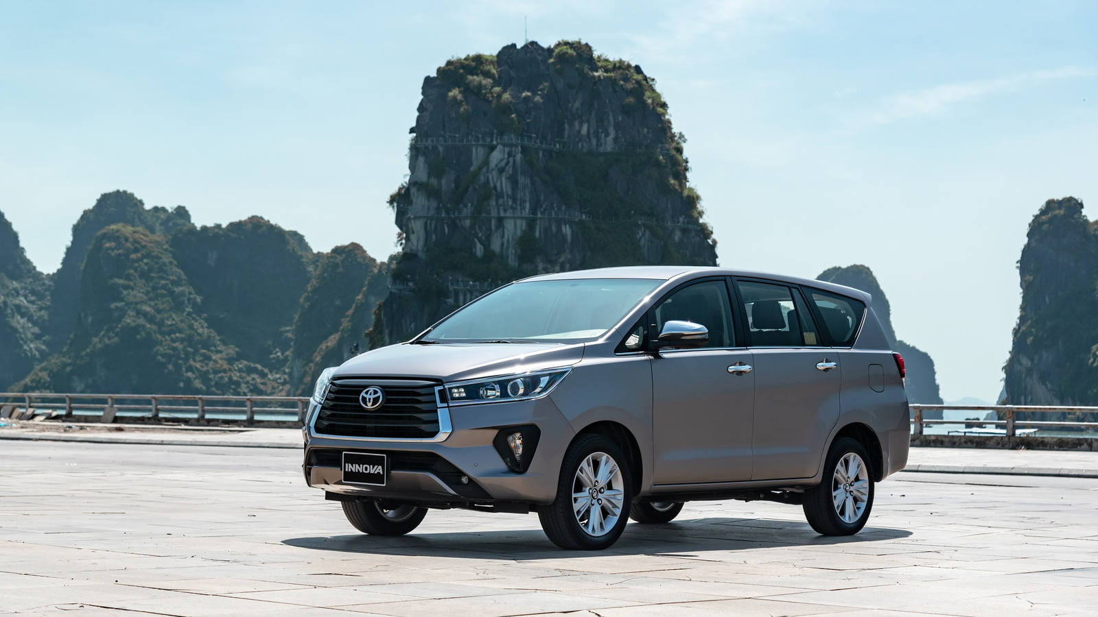 Toyota Innova (3).jpg