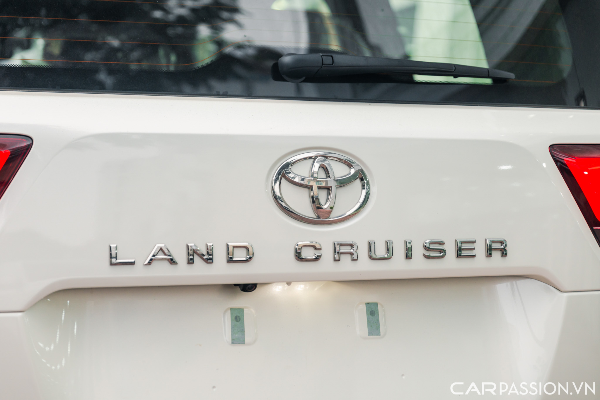Toyota Land Cruiser VXR (21).jpg