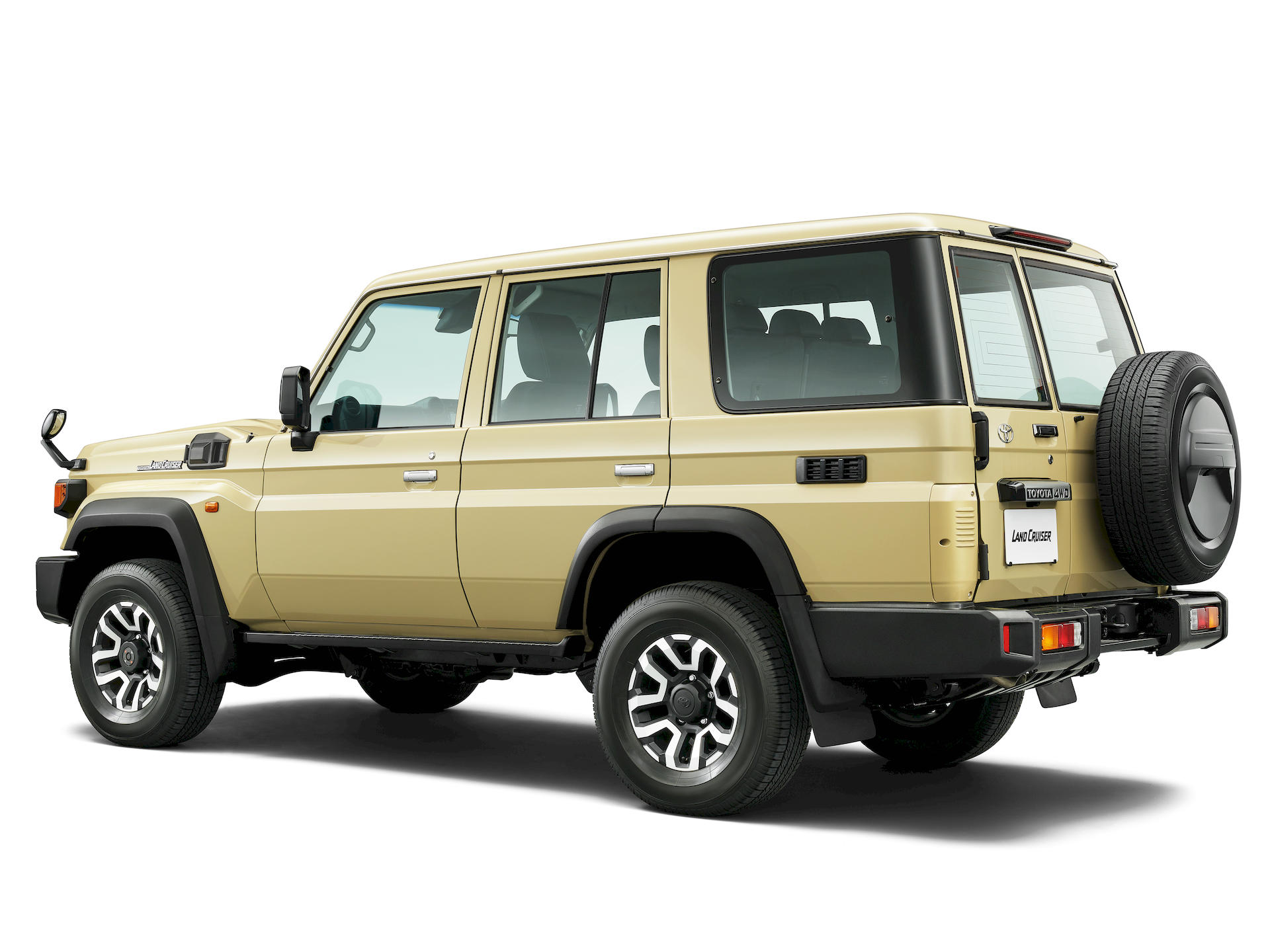 toyota-landcruiser-70-01.jpg