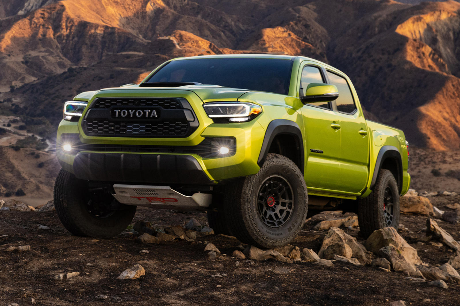 Toyota-ra-mắt-Tacoma-TRD-Pro-2022 (1).jpg