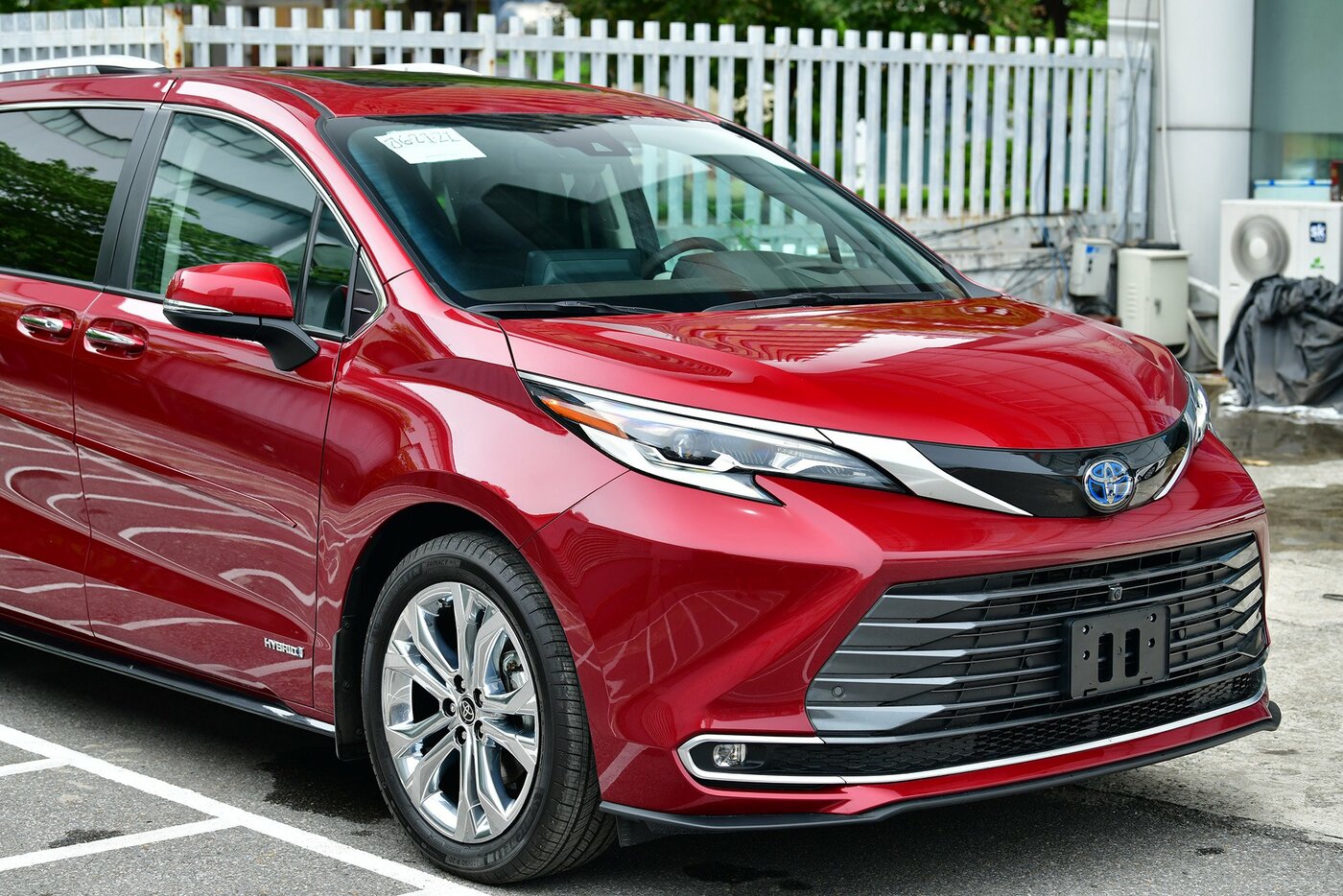 Toyota-Sienna-Platinum-Hybird-model-2021-mau-Do-(4).jpg