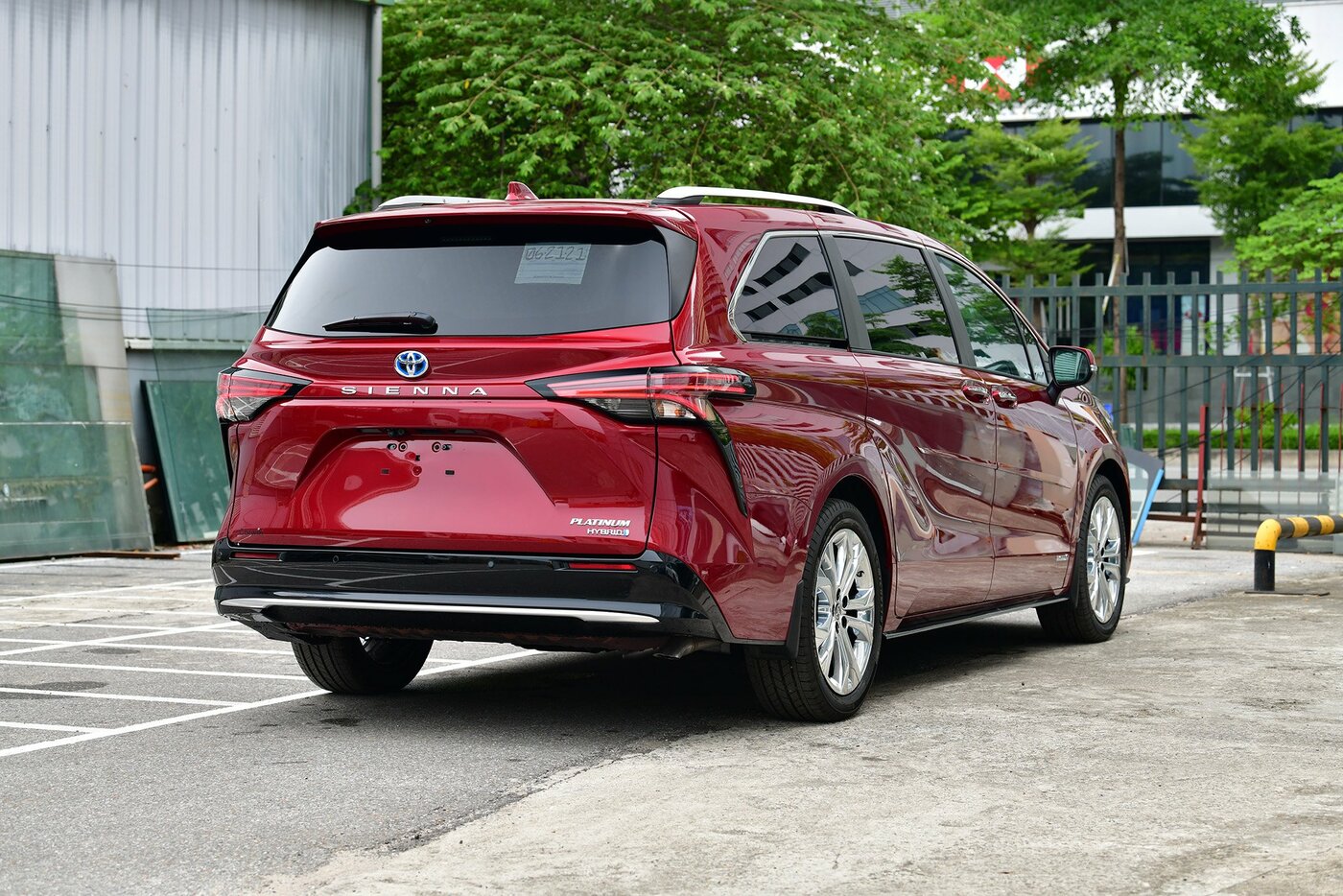 Toyota-Sienna-Platinum-Hybird-model-2021-mau-Do-(9).jpg