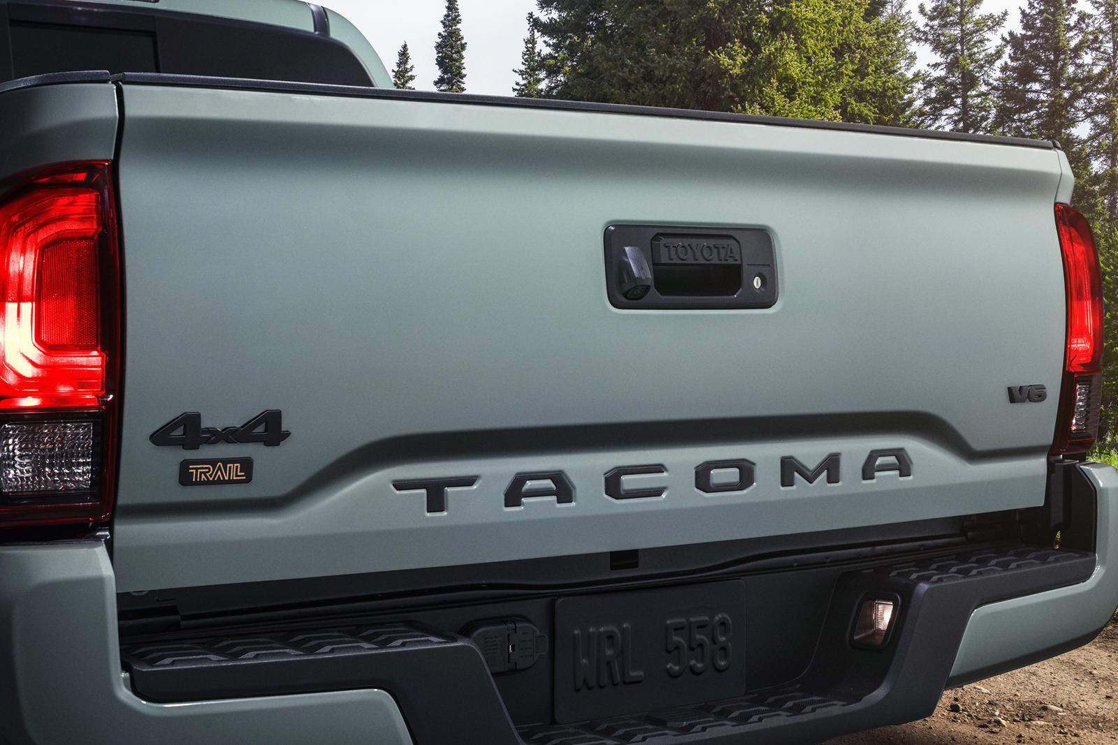 Toyota-Tacoma-Trail-Edition-bán-tải-off-road-giá-rẻ (2).jpg