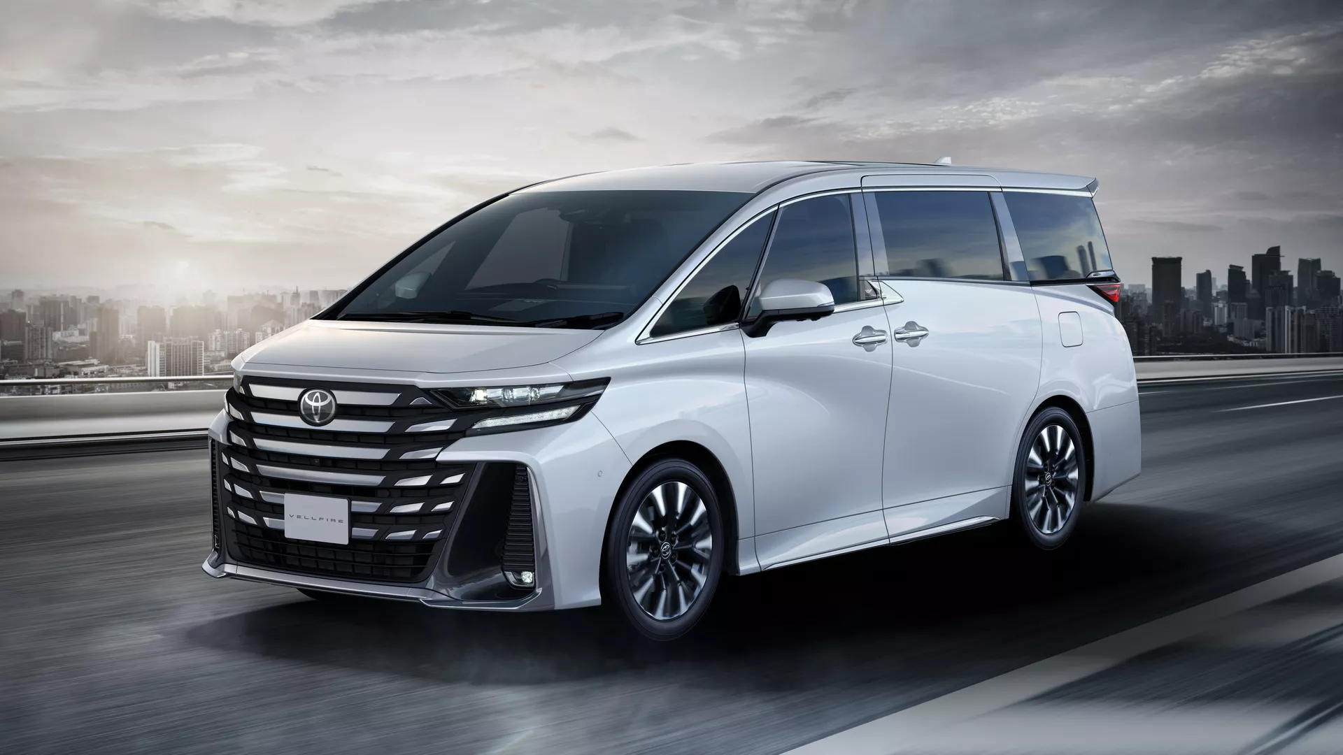 Toyota-Vellfire-3.jpg