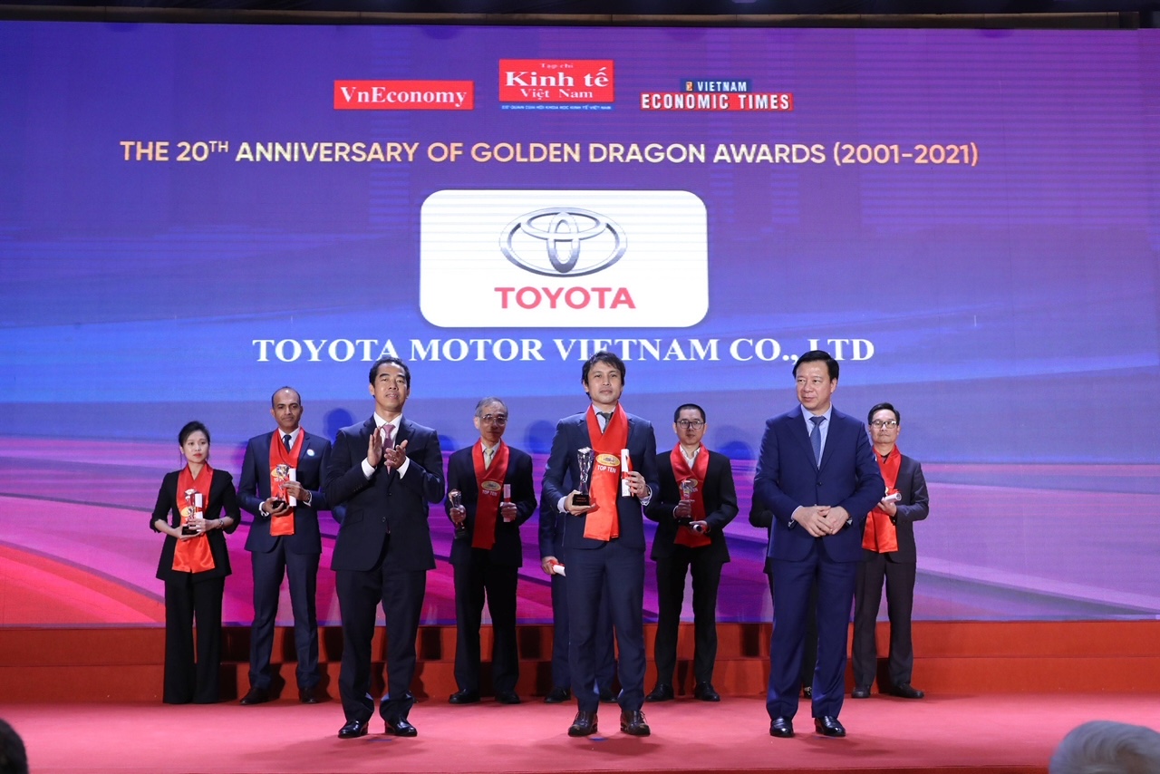 Toyota Việt Nam nhận giải thưởng Rồng Vàng 2021.jpg