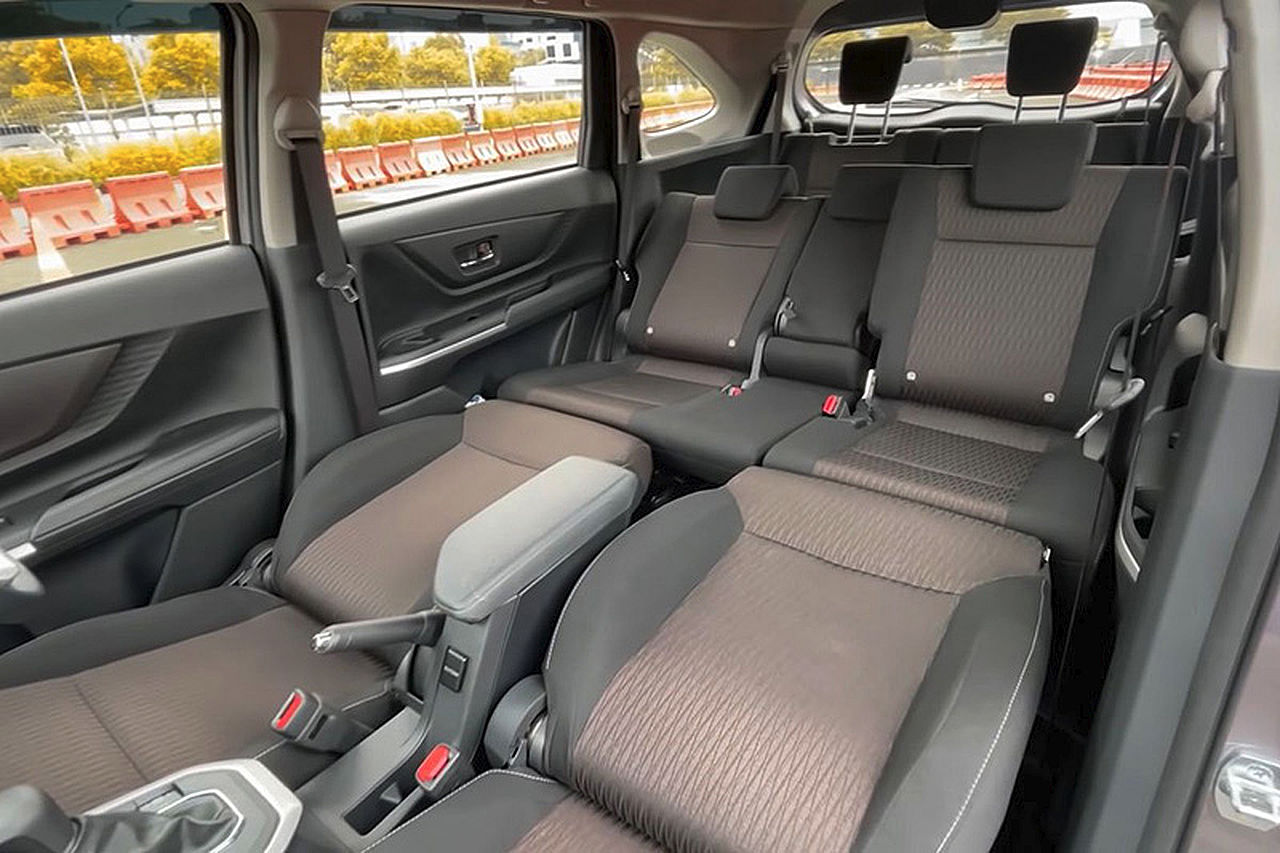 toyota_avanza_premio_2022_interior.jpg