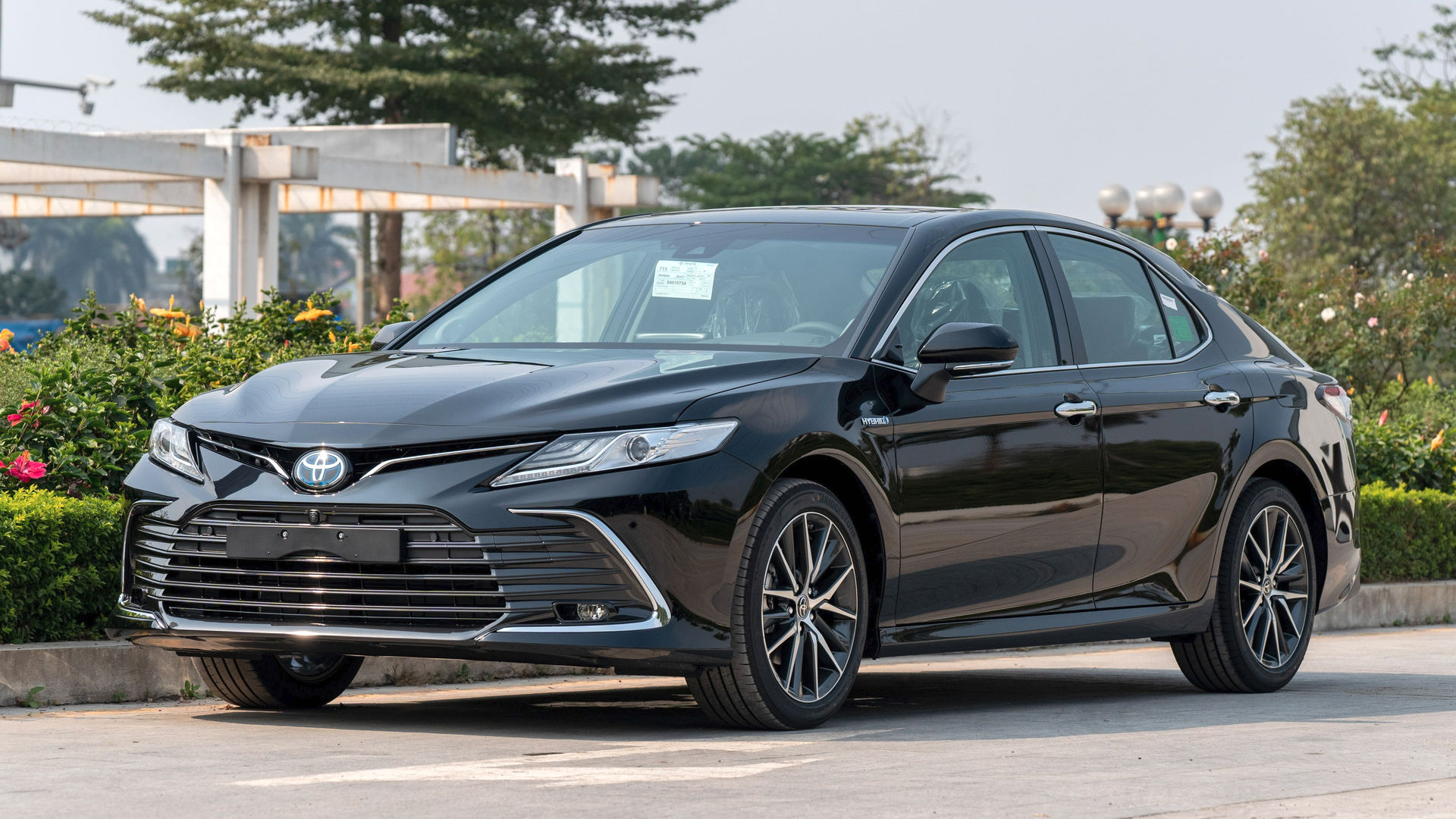 Toyota_Camry_HV_hybrid.jpg