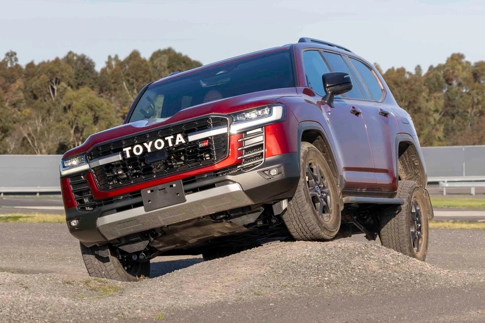 Toyota_Land_Cruiser_Performance_Hybrid_4.jpg