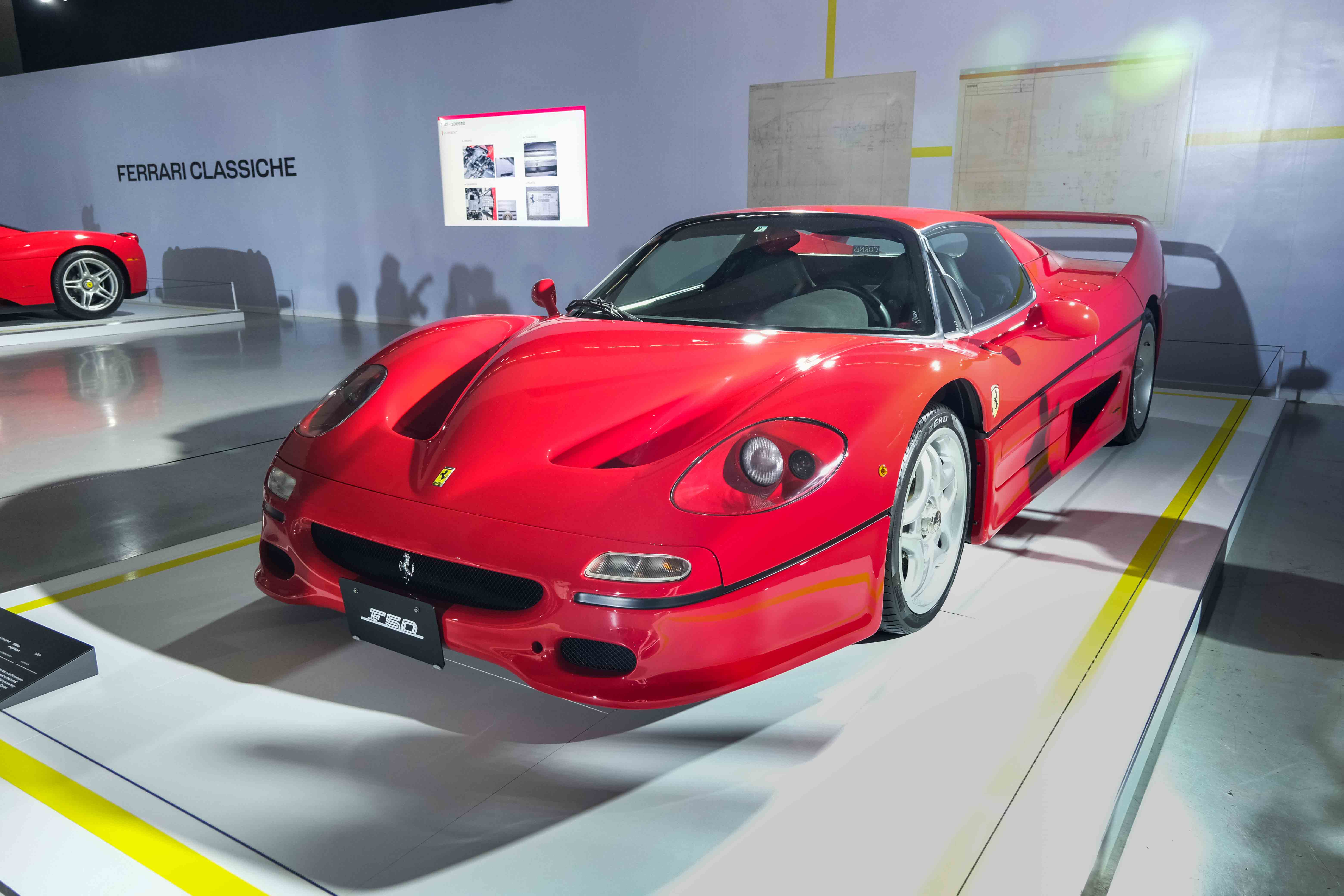 trien-lam-ferrari-f50-anh-.JPG