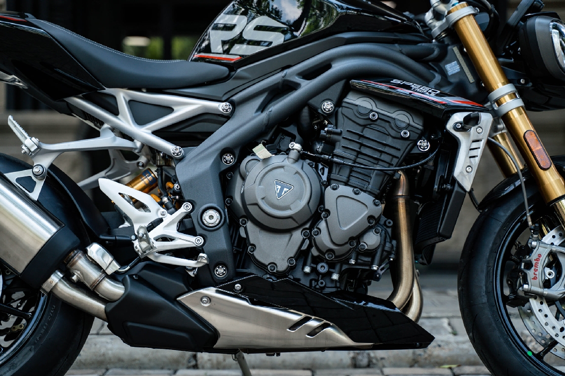 Triumph-Speed-Triple-1200-RS-2021-anh-3.jpg