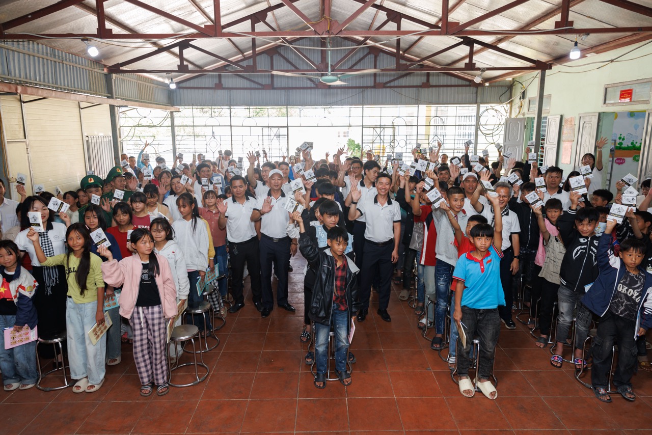 truong-Sì Lở Lầu-anh-3.jpeg