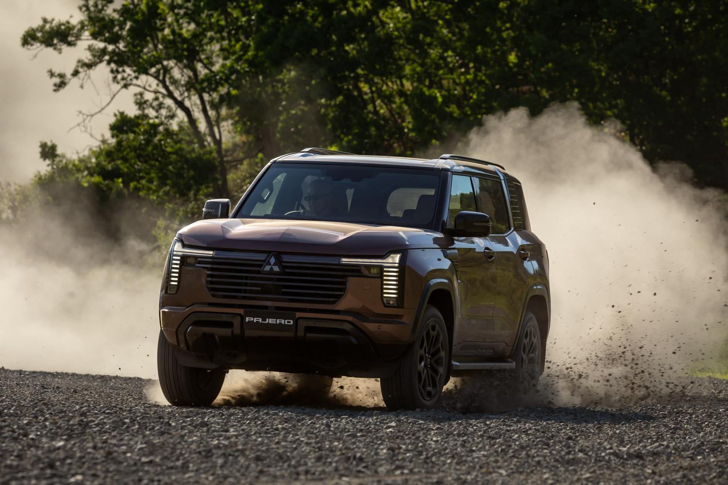 van-hanh-Mitsubishi-All-New Pajero-anh-_1.jpg