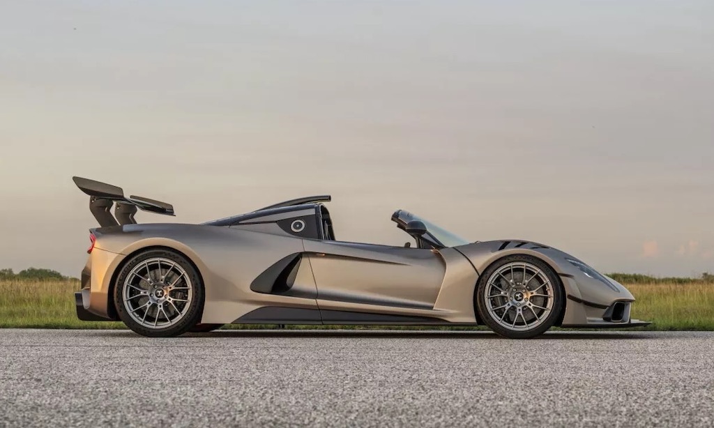 Venom F5 Revolution LF anh 1.jpg