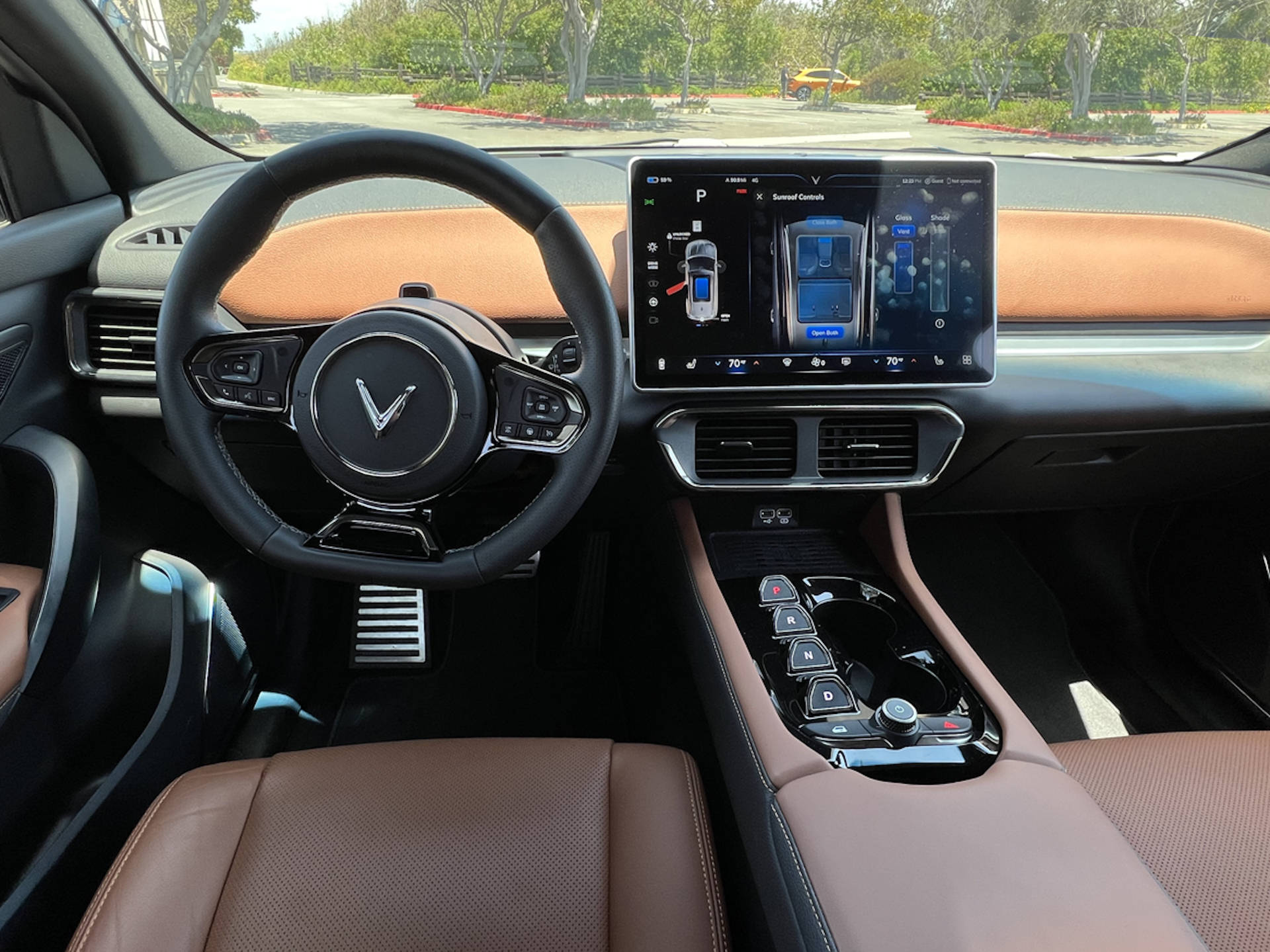 vf-agirlguidestocars-vf8-03-2.jpg
