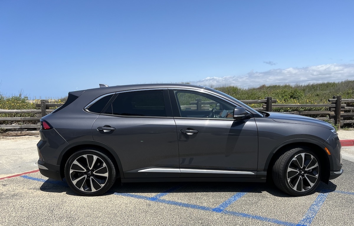 vf-agirlguidestocars-vf8-07.jpg