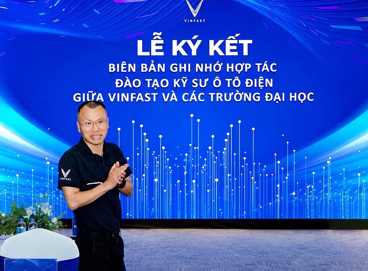 vinfast-19-truong-dai-hoc-anh-2 Large.jpeg