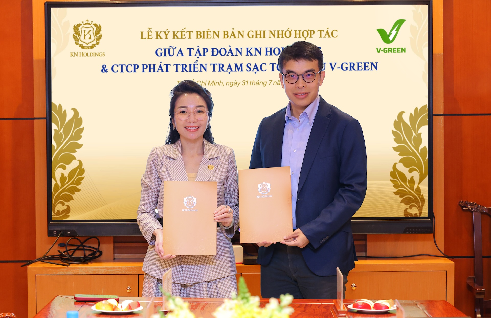 vinfast-kn-holding.jpg
