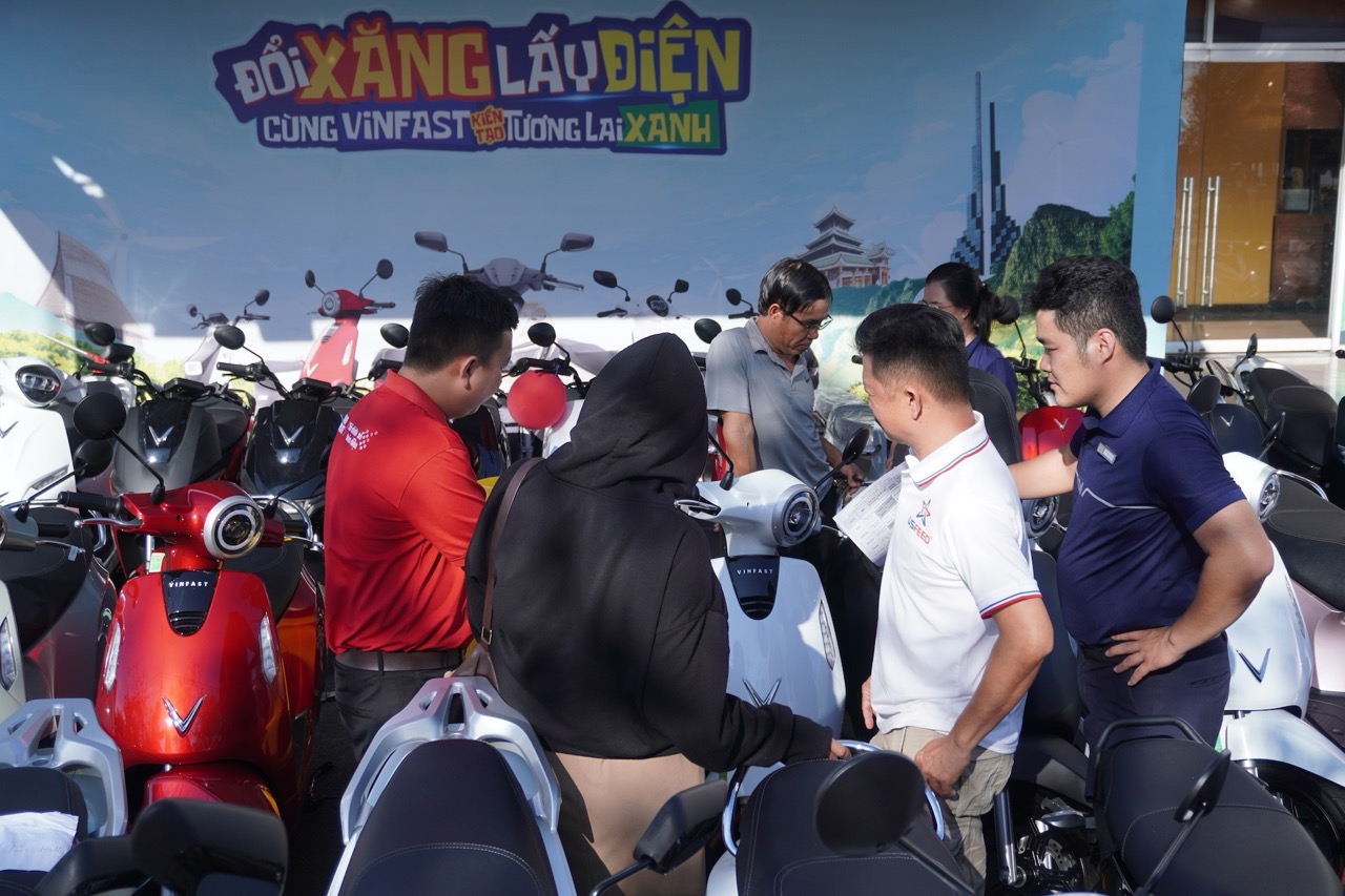 vinfast-mien-tay-anh-1 Large.jpeg