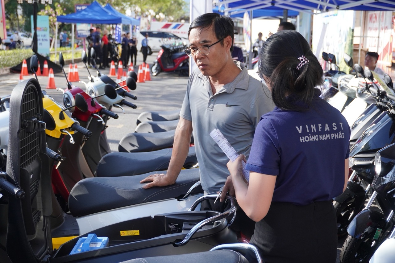 vinfast-mien-tay-anh-3 Large.jpeg