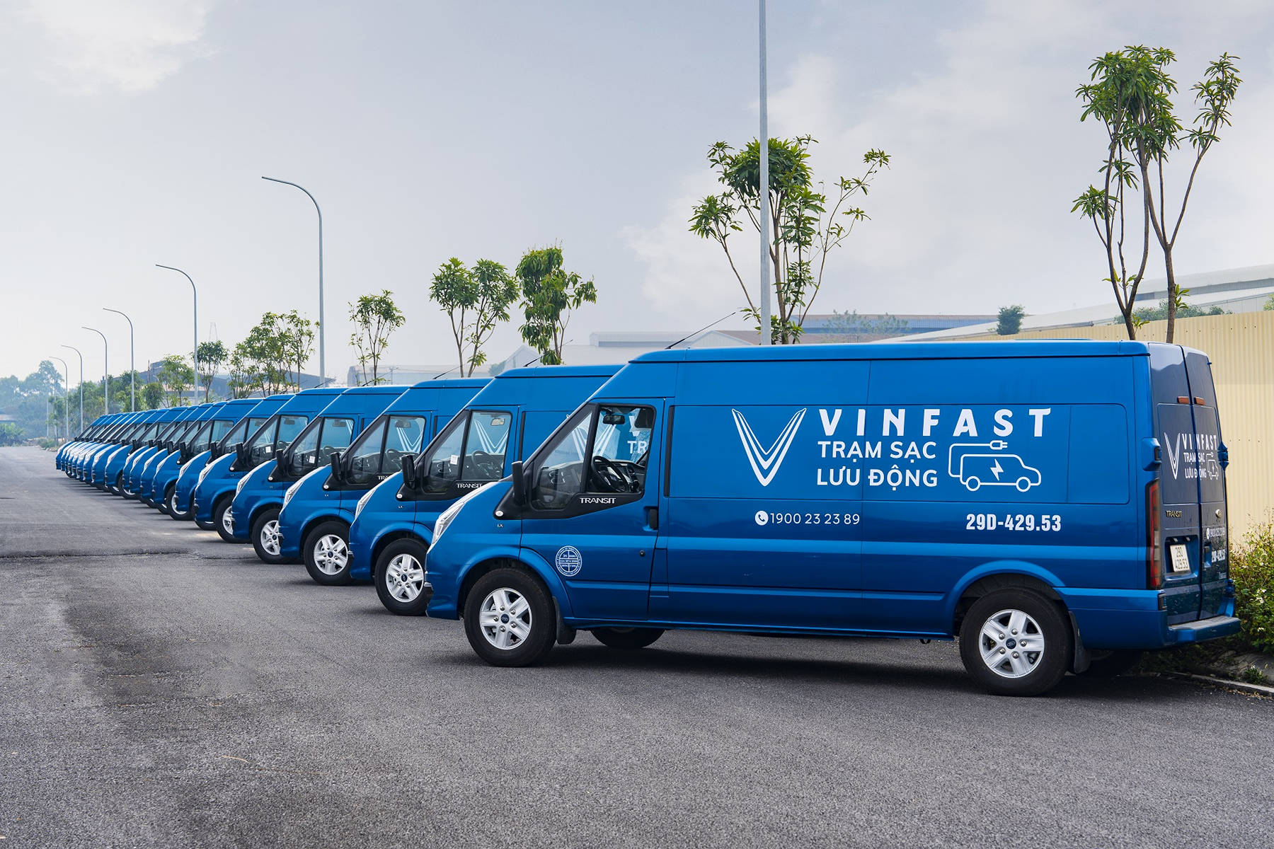 vinfast-mobilecharging-05.jpg