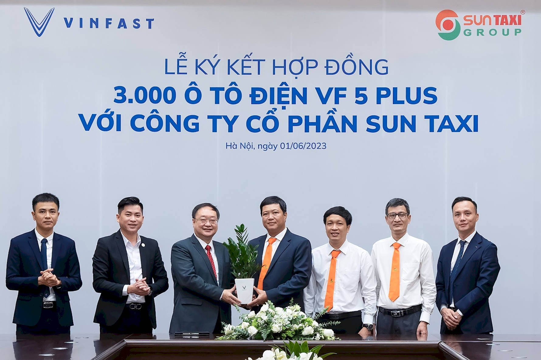 vinfast-sun-taxi-03.jpg