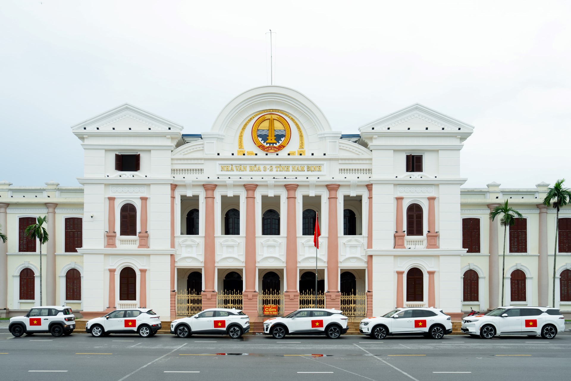 vinfast-tang-quoc-ky-anh-1.jpg