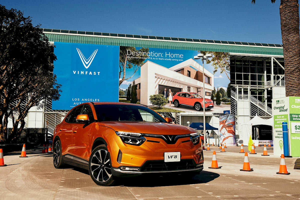 VinFast VF 8 at LAAS 2022.jpg