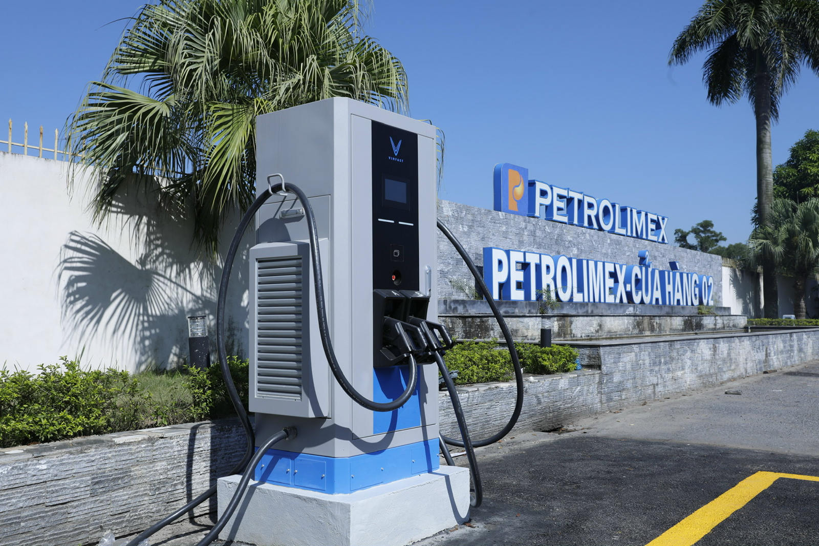 vinfast_petrolimex_07.jpg