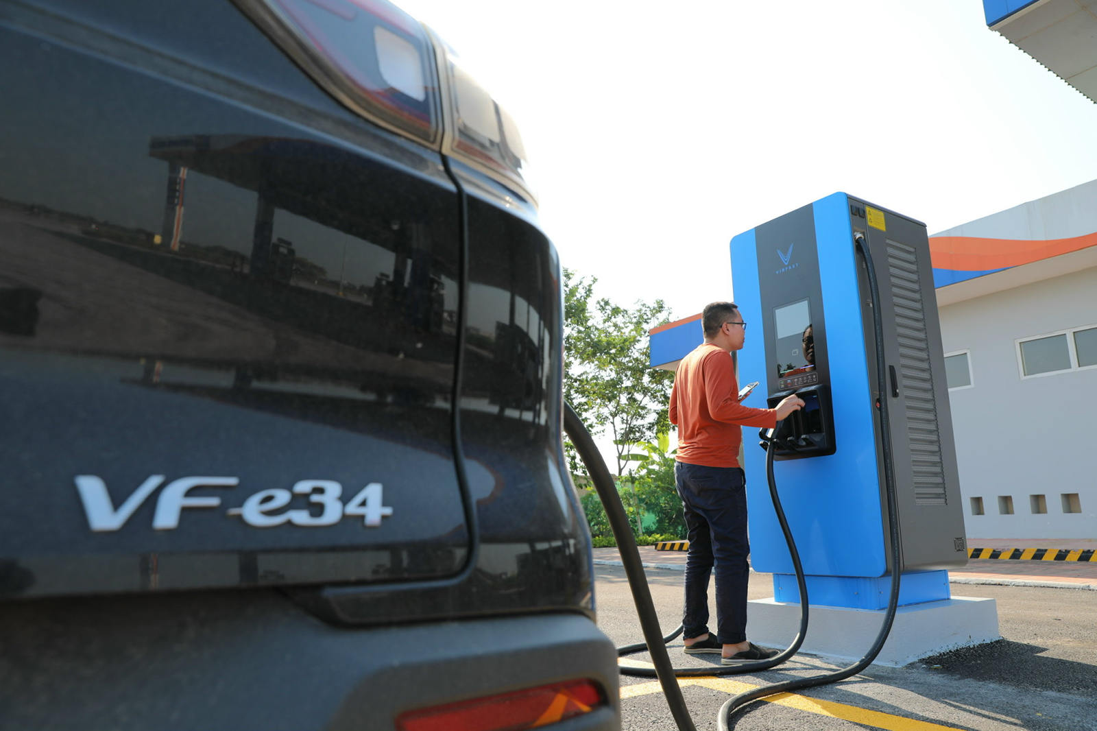 vinfast_petrolimex_08.jpg