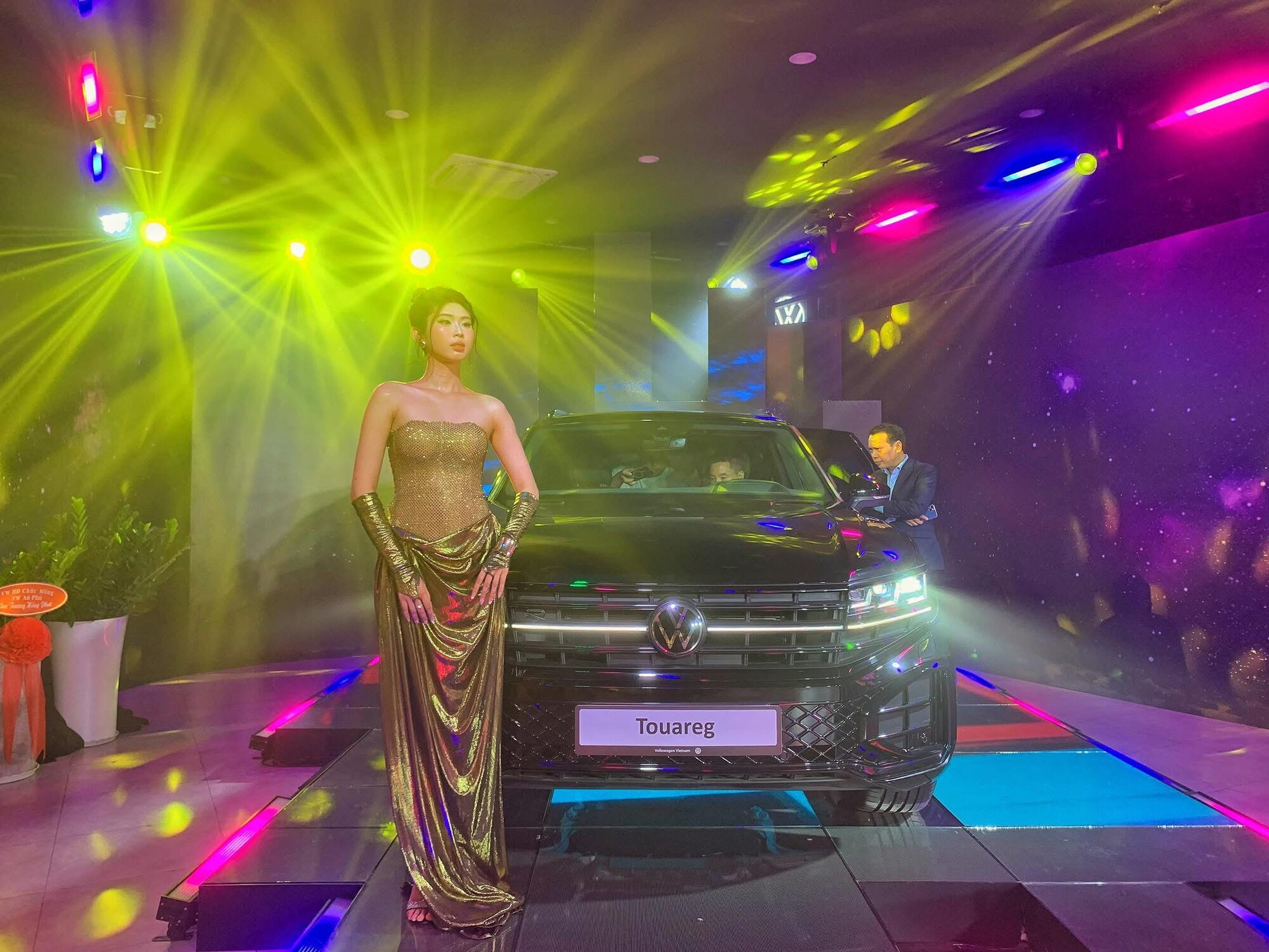 volkswagen-showroom-anh-18.JPG