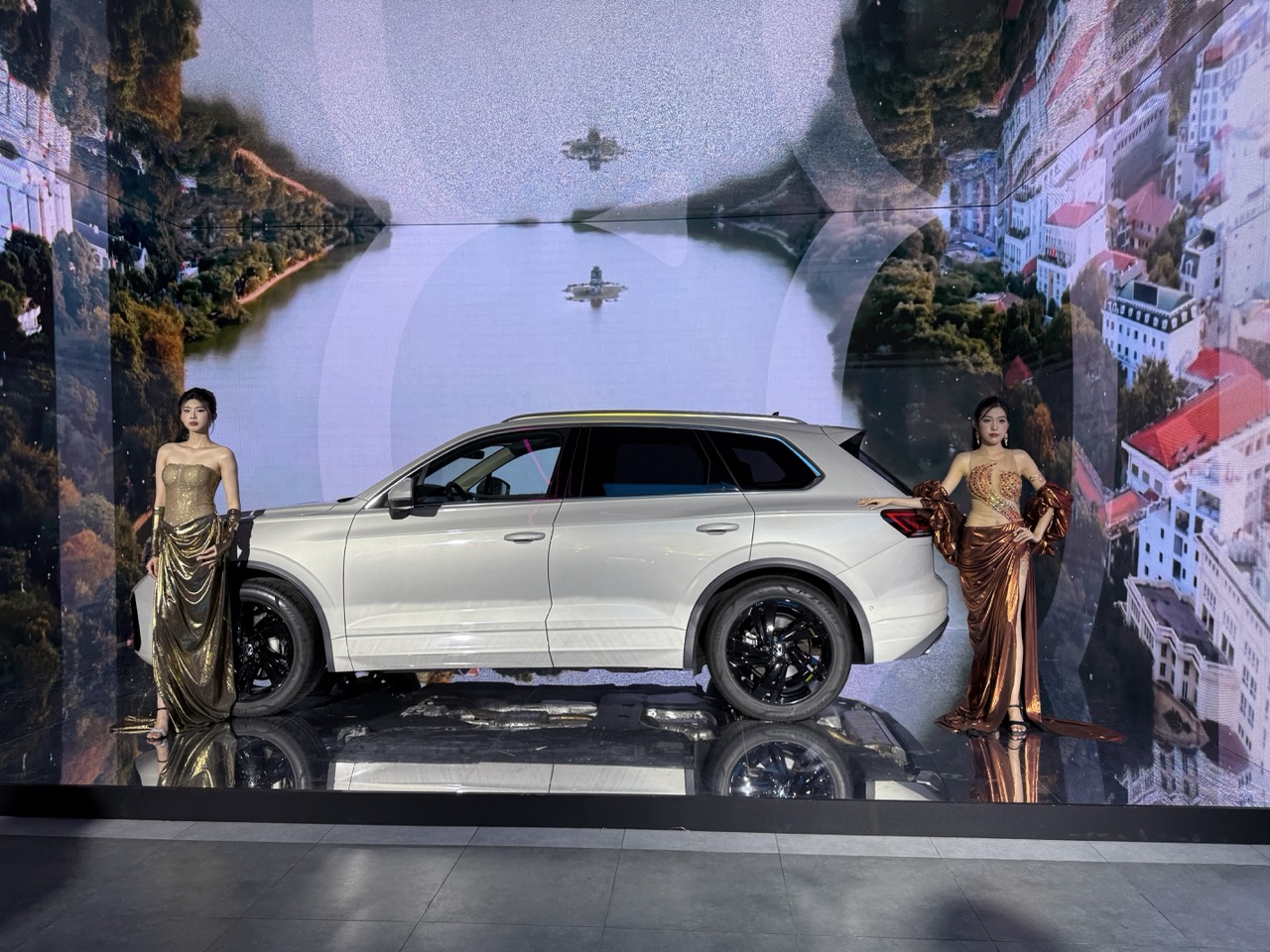 volkswagen-showroom-anh-3.jpeg