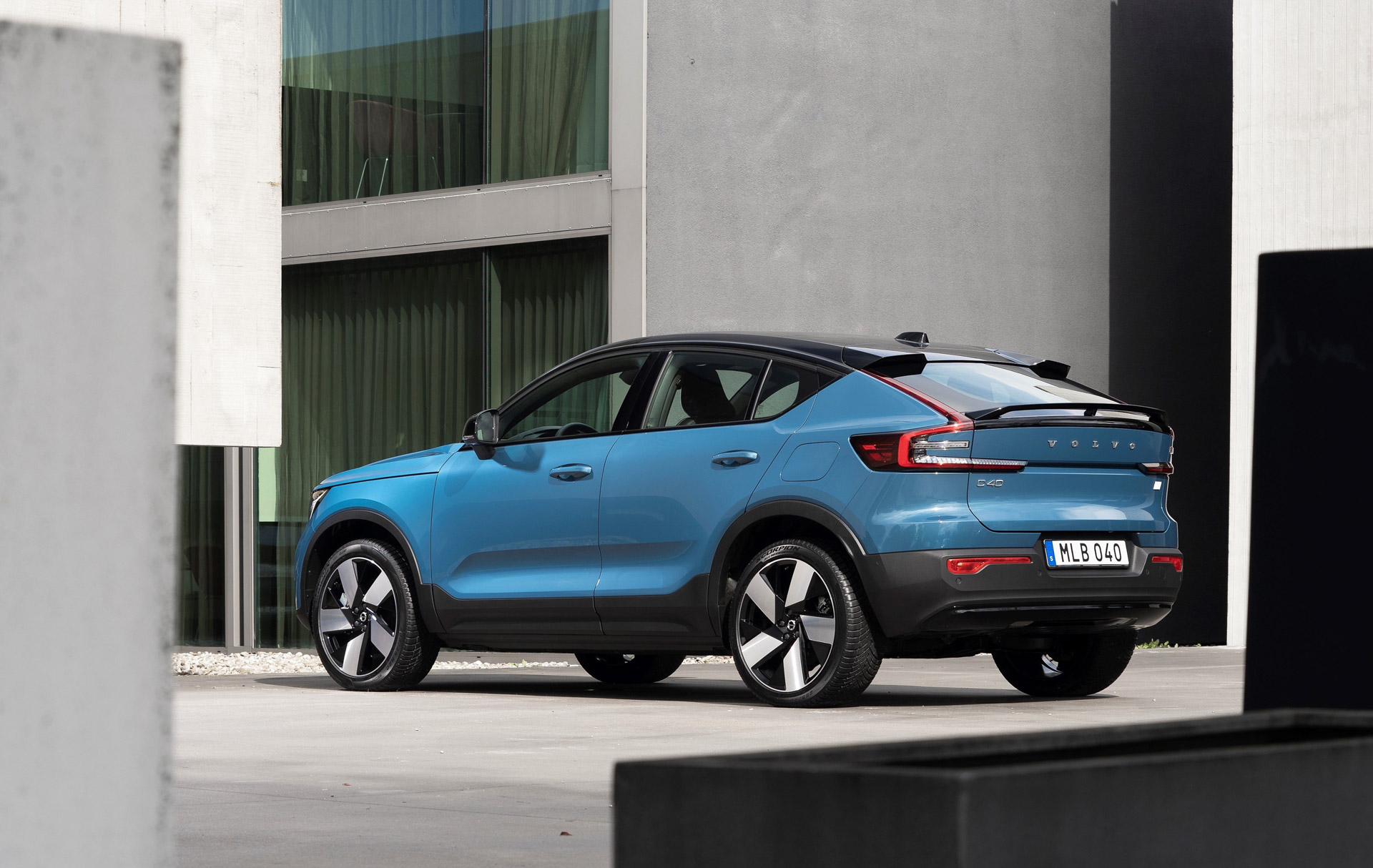 Volvo Recharge (2).jpg