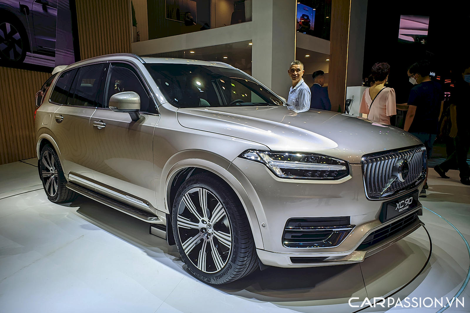 volvo-xc90-recharge-vms2022-00.jpg