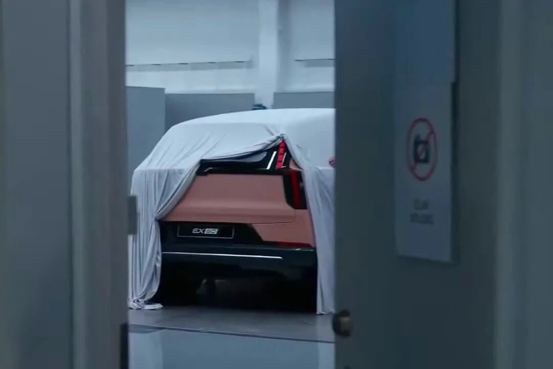 Volvo_EX60_4.jpeg