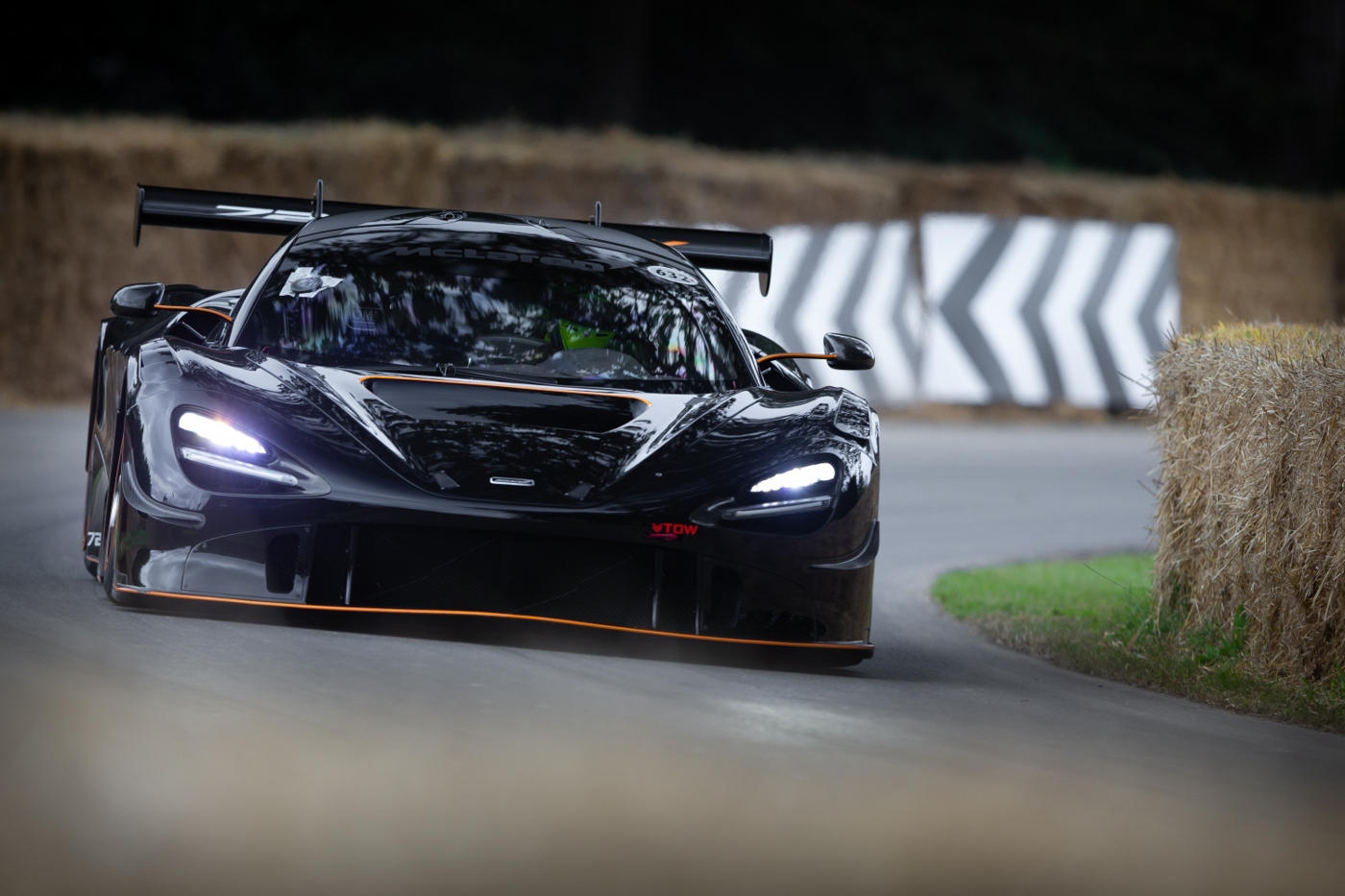 Vượt-mặt-xe-đua-McLaren-720S-GT3X-trở-thành-siêu-xe-nhanh-nhất-Goodwood-Festival-of-Speed-2021-4.jpg