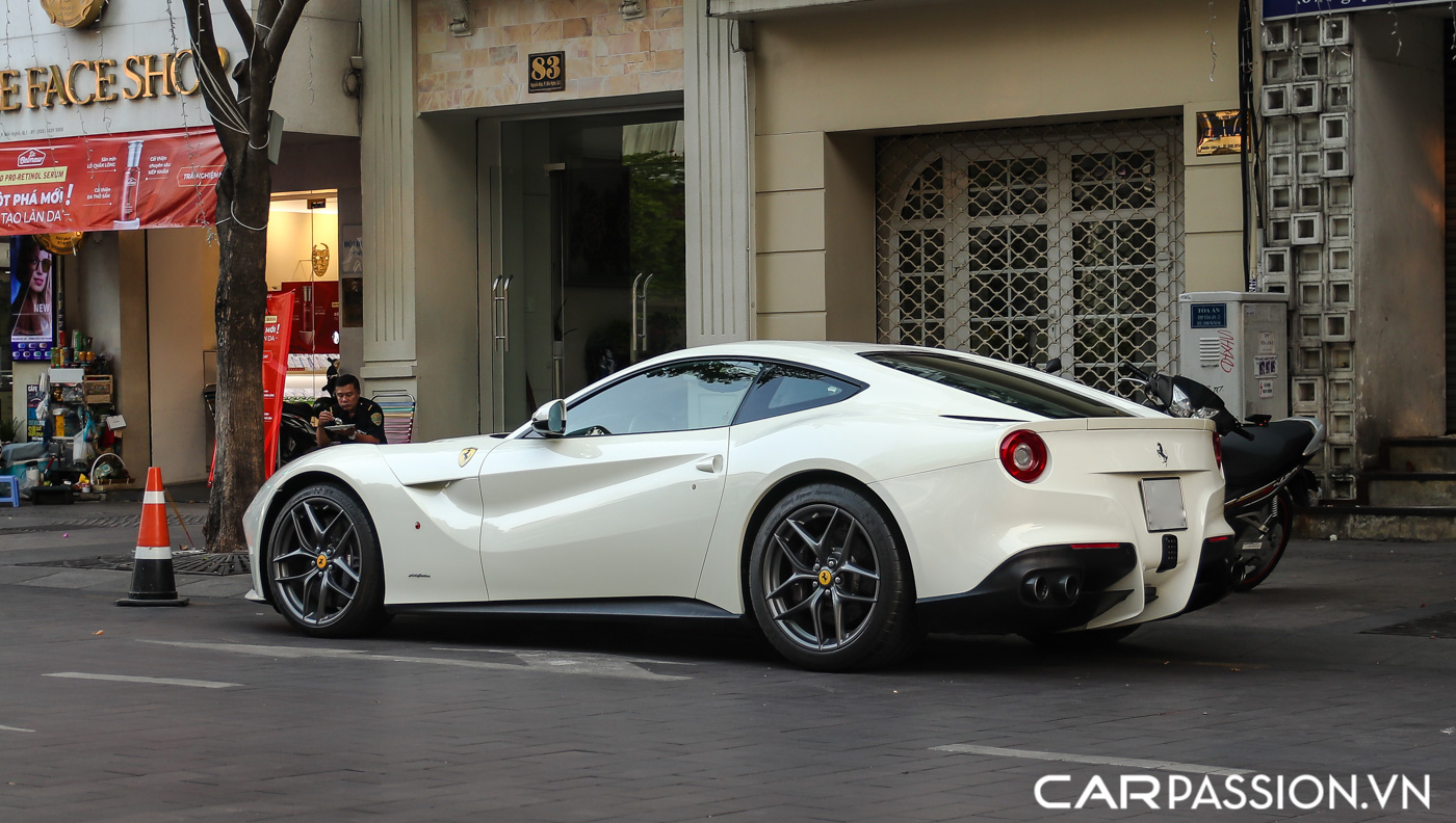 White Ferrari F12 Berlinetta  (1).JPG
