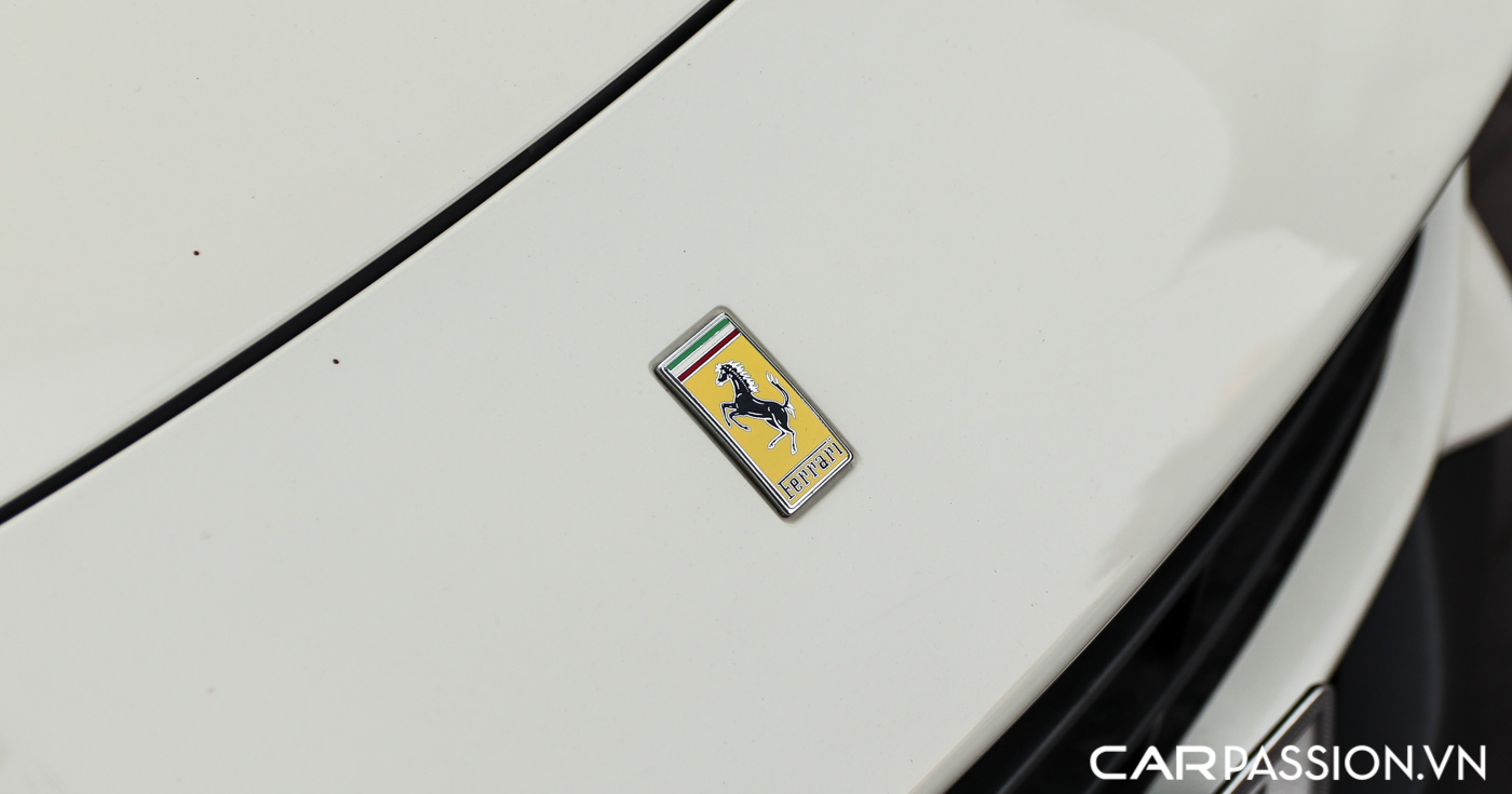 White Ferrari F12 Berlinetta  (10).JPG