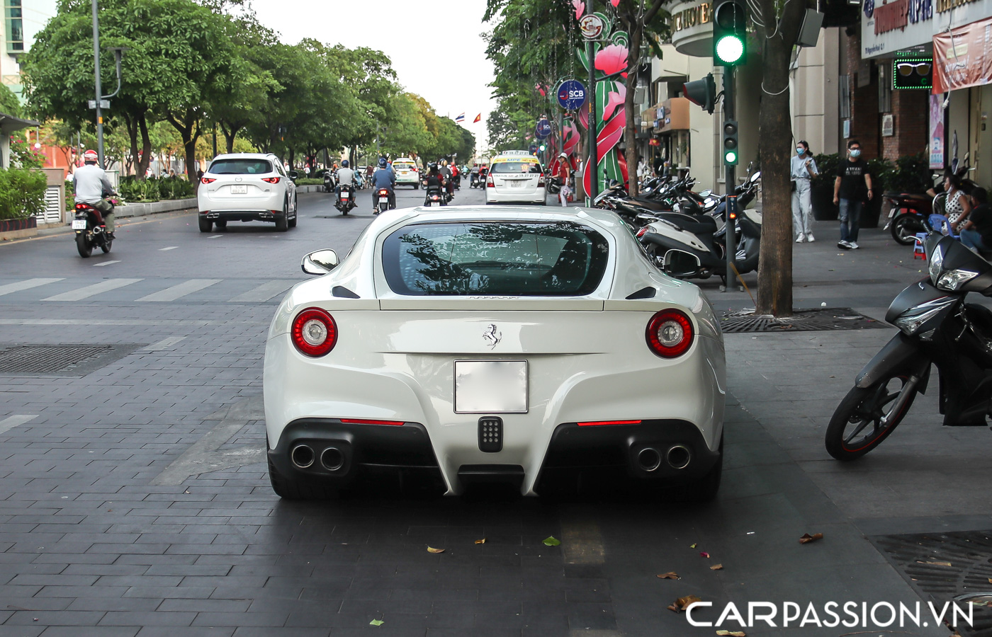White Ferrari F12 Berlinetta  (14).JPG