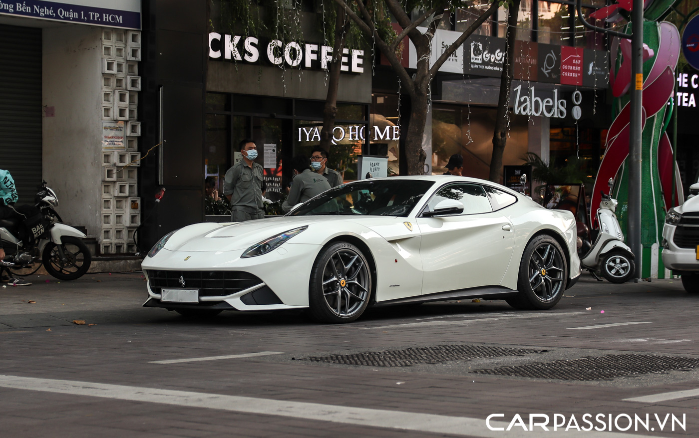 White Ferrari F12 Berlinetta  (2).JPG