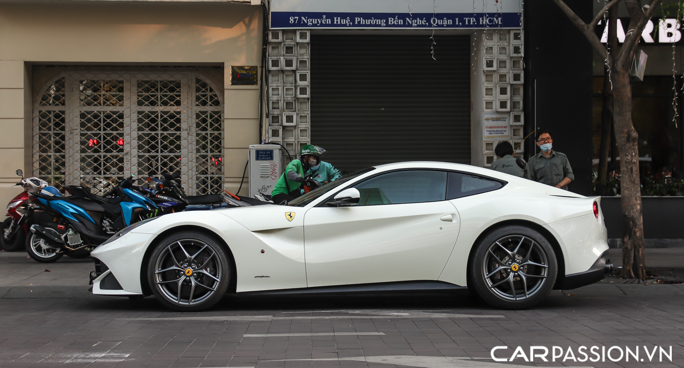White Ferrari F12 Berlinetta  (3).JPG