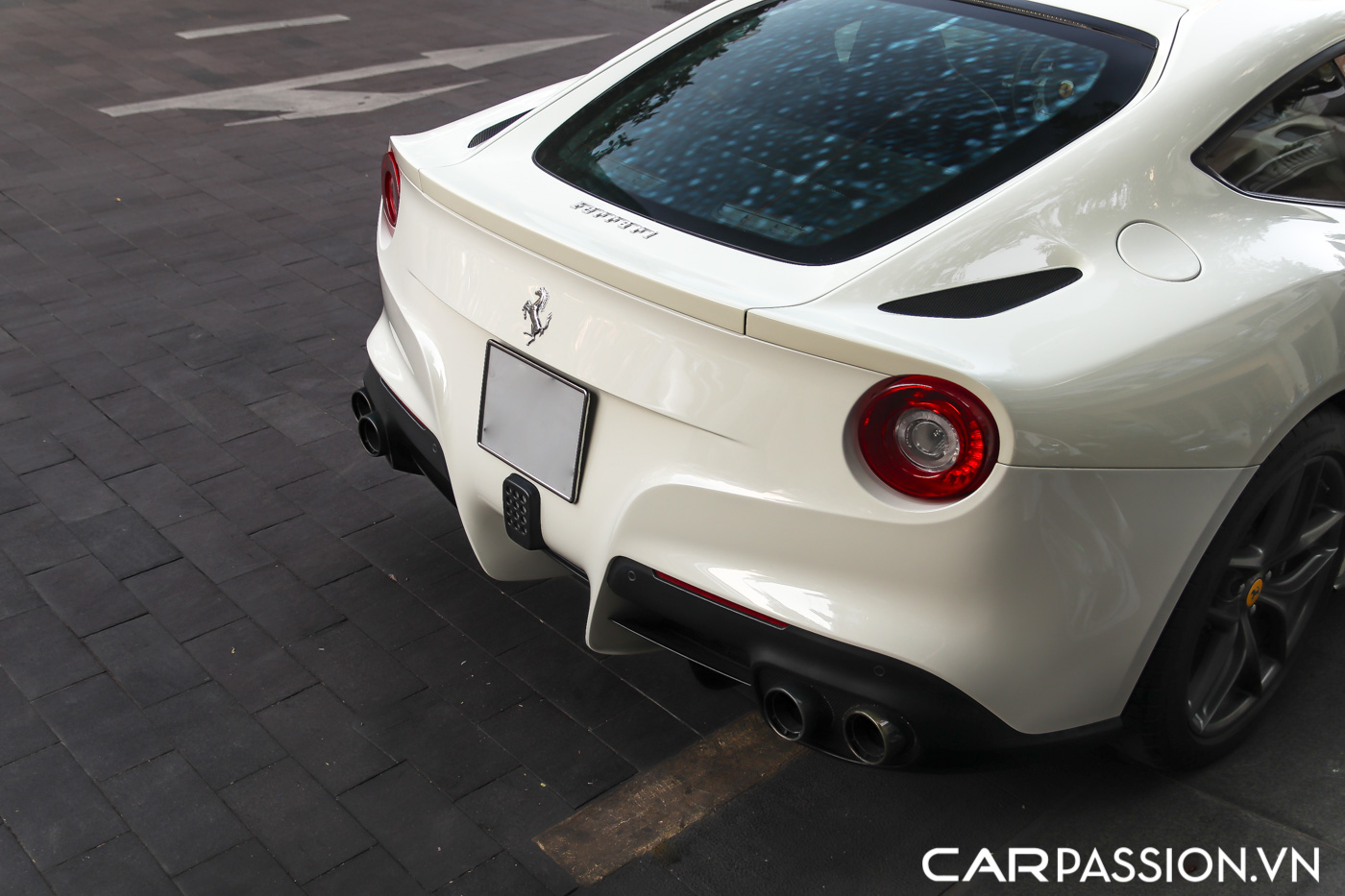 White Ferrari F12 Berlinetta  (4).JPG