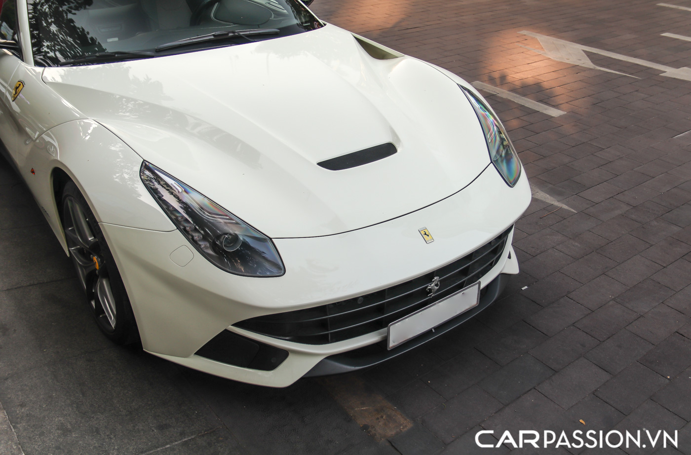 White Ferrari F12 Berlinetta  (9).JPG