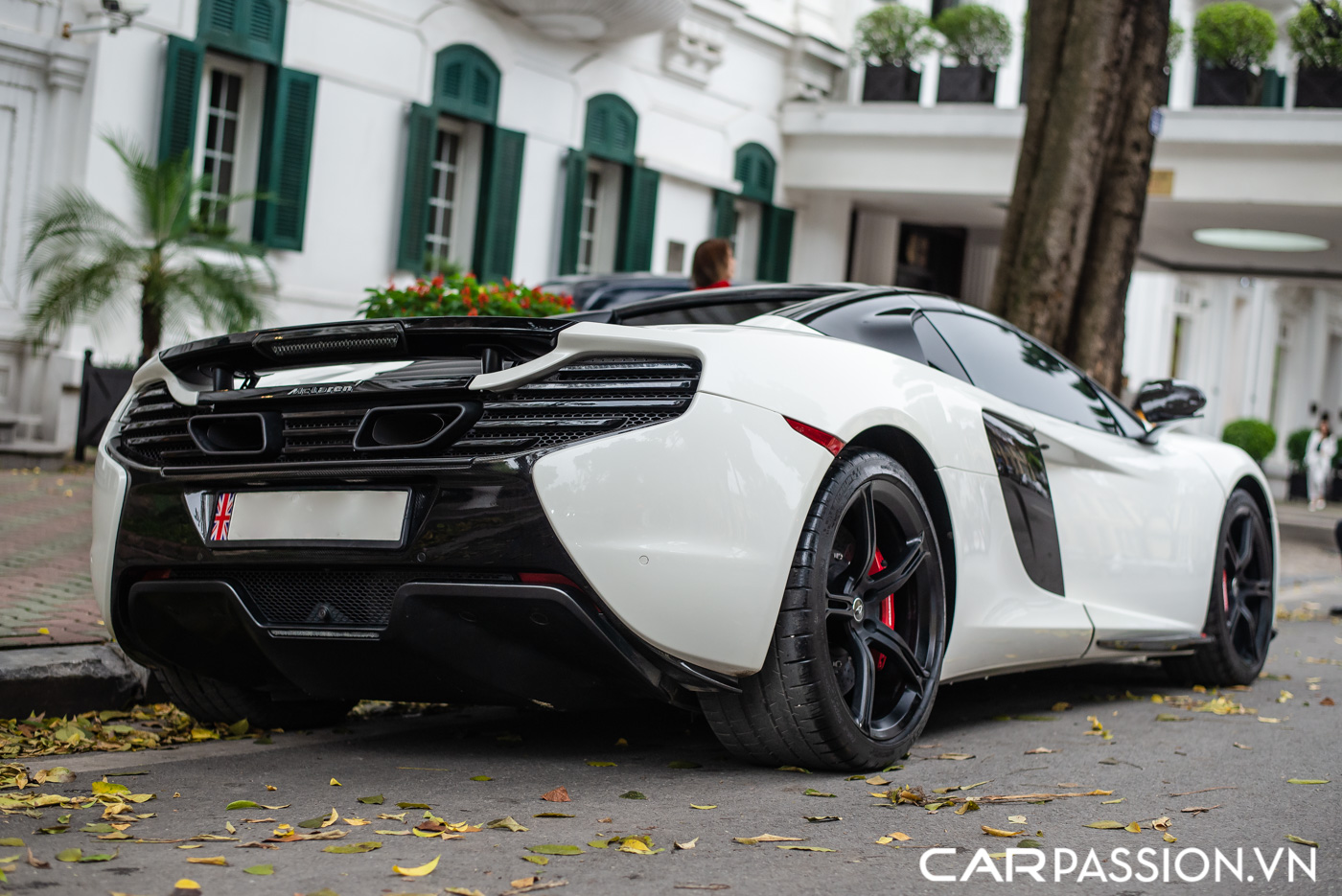 White McLaren 650S in VietNam (1).JPG